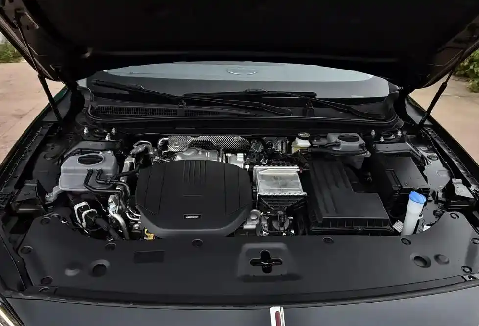 Hongqi H7 PHEV price paired with plug-in hybrid powertrain details
