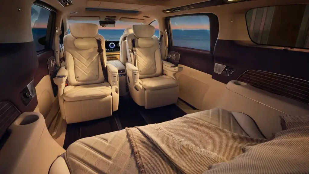 Voyah Dreamer 9 MPV second-row seats with rotation, zero-gravity, and massage functions